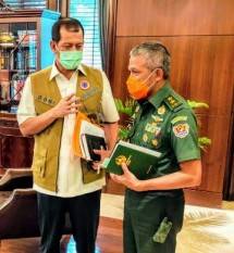 Letjen Doni Monardo dan Mayjen Dr. Tugas Ratmono.