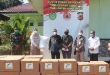 Bupati Karawang Cellica Terima Donasi Peralatan Medis dari Surya Sementa Group