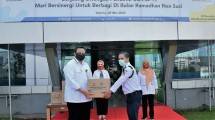 Dharma Wanita Persatuan Kemenkop dan UKM bagikan paket sembako