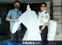 Bluebird salurkan bantuan APD