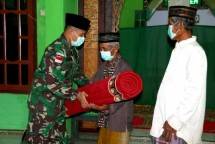 Alat Hadroh dan Karpet Masjid Didonasikan dari Dansatgas Yonif 411 Kostrad Merauke