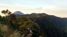 Penampakan Gunung Semeru dari Puncak B-29, Lumajang Jawa Timur (Chodijah Febriyani/Industry.co.id)