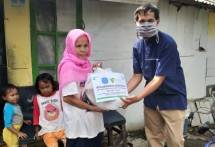 Dompet Dhuafa- SMA AL Muttaqin Donasi Sembako ke Masyarakat Tasikmalaya 