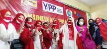 Erna Santoso Menyantuni Anak-Anak Kurang Beruntung