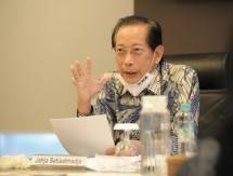 Jahja Setiaatmadja, Presiden Direktur BCA, sedang memberikan penjelasan kepada wartawan dalam acara Paparan Kinerja Keuangan BCA per Maret 2020 yang dilaksanakan secara virtual di Jakarta. (Foto: Humas BCA)