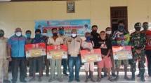 Prajurit Kostrad Hadiri Penyerahan BLT Dana Desa di Kampung Kirely Merauke 