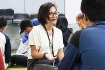 Penyintas GERD-Anxiety, Laura Marrylin, saat menjadi mentor dalam program pemberdayaan anak-anak muda marjinal Jakarta yang digelar UNICEF.