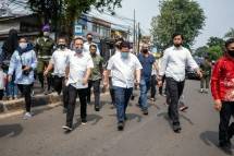 Menteri BUMN Erick Thohir bersama Tim Satuan Tugas (Satgas) Lawan Covid-19 DPR RI Kunjungi Posko Masak JS2 