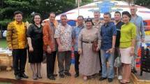 Duta Besar Mongolia bersama dengan Presiden Direktur Utama PT Jababeka Tbk Budimanto Liman saat soft opening Mongolian Culture Centre 