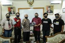 Bali United Donasi Masker ke Pemda Karangaem