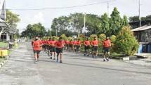 Jaga Imunitas Tubuh, Prajurit Marinir Surabaya Bina Fistik dengan Berolah Raga
