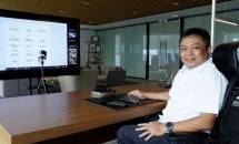 Direktur Utama Telkom Ririek Adriansyah usai penandatanganan digital nota kesepahaman Pengembangan Ekosistem Pasar Digital Usaha Mikro, Kecil dan Menengah (PaDi UMKM) bersama delapan Direktur Utama BUMN lain 