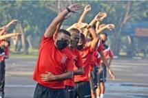 Prajurit Marinir Yonif 1 Marinir Laksanakan Senam Aerobik