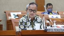 Menteri Perindustrian Agus Gumiwang Kartasasmita