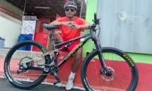 Kapten Bhayangkara FC Indra Kahfi Keranjingan Gowes Sepeda Gunung 
