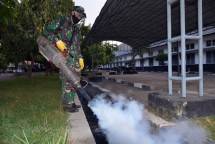 Batalyon Howitzer 2 Marinir Laksanakan Fogging Antisipasi Demam Berdarah