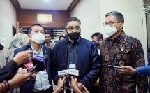 Wakil Ketua Komisi X DPR RI Dede Yusuf (tengah) usai menerima pengaduan para orang tua calon siswa terkait PPDB di ruang Persipar, Gedung Nusantara II, Senayan, Jakarta, Selasa (30/6/2020). Foto : Jaka/Man