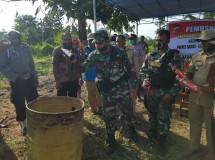 Pemusnahan 1.034 Botol Miras Berbagai Jenis di Distrik Bonggo
