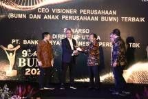 Dirut BRI, Sunarso menerima penghargaan (Doc: BRI)