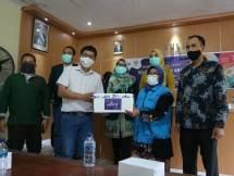 Penyerahan bantuan Aice ke IDI (Doc:Aice)