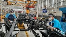 Daimler Commercial Vehicles Manufacturing Indonesia Kembali Memulai Kegiatan Produksi Kendaraan Niaga Mercedes-Benz di Wanaherang