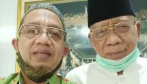 KH. Abdusshomad Buchori bersama Ketua SMSI Jatim Makin Rahmat. 