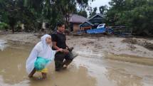 Derita Bu Harlinda Lihat Rumahnya Terendam Lumpur Akibat Banjir Bandang Luwu Utara 
