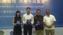 Sutedja Darmono (Kedua dari kiri) selaku CEO PT Graha Buana Cikarang dan Richard Ma (ketiga dari kiri) selaku CEO PT Zoomy Media Indonesia melakukan penjajakan kerjasama mewujudkan Kawasan Industri Cikarang layaknya Silicon Valley di Indonesia
