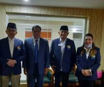 Ketua Umum Dekopin, Nurdin Halid (kedua dari kiri) didamping Ketua Umum Inkowapi, Ir. Sharmila Yahya (paling kanan)