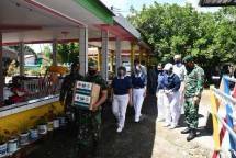 Yayasan Buddha Tzu Chi Makassar dan Prajurit Denma Divif 3 Kostrad Berbagi Sembako