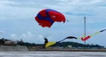 HUT Ke32 Alumni AKABRI 88 Diramaikan Atraksi Terjun dan Flypass
