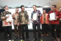 Senior Executive Vice President Mandiri Syariah Wawan Setiawan, Direktur Utama Askrindo Syariah Soegiharto dan Direktur Utama Jamkrindo Syariah 