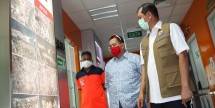 Kepala Badan Nasional Penanggulangan Bencana (BNPB) Letjen TNI Doni Monardo Bersama Pendeta Gilbert Lumoindong Saat Berkunjung ke Graha BNPB (Komunikasi Kebencanaan BNPB/Danung Arifin