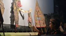 Alif Kriwul ketika memainkan lakon wayang Gatotkaca Jedi. (ib)
