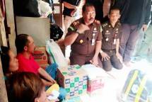 Kejari Garut Memberikan HP kepada Bapak Pencuri Handpone untuk Anaknya Belajar Daring