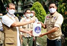 Ketua Satuan Tugas Covid19 Doni Monardo dan Perwakilan Relawan