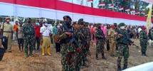 TNI-Polri Papua Bentangkan Bendera Merah Putih Sepanjang 75 Meter