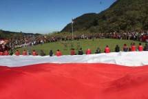 15 Prajurit Yonarmed 6 Kostrad Kibarkan Bendera Merah Putih Raksasa di Lembah Ramma Papua