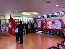 Prosesi penyerahan pataka PB Esports Indonesia kepada KONI Pusat 