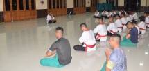 Tingkatkan Kebugaran Tubuh, Yonarmed 12/Divif 2 Kostrad Gelar Latihan Bersama Pendekar Merpati Putih