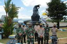 Panglima TNI Marsekal TNI Hadi Tjahjanto, S.I.P., didampingi Kapolri Jenderal Polisi Drs. Idham Azis, M.Si. 