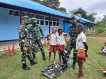 Cara Hidup Sehat Anak SD Perbatasan Disampaikan Prajurit Satgas Pamtas RI-PNG Yonif 125/Simbisa 