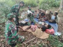 Dengan Sigap dan Cepat Personel Satgas Yonif 125 Bantu Persalinan Warga Papua