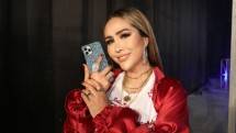 Ratu Meta Goyang Handphone Dengan Berlian 10 Milyar, Benarkah?