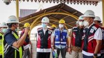 Komisaris Utama Pelindo 1, Achmad Djamaludin di dampingi Direktur Transformasi dan Pengembangan Bisnis Pelindo 1, Prasetyo dalam kunjungan kerja ke Pelabuhan Dumai diterima oleh GM Pelabuhan Dumai Jonedi Ramli (kiri) tentang perkembangan, strategi dan potensi bisnis di Pelabuhan Dumai.