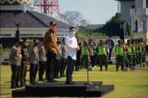 Wakil Ketua Komisi III DPR RI - Adies Kadir Saat Kunjungan Kerja Spesifik Komisi III DPR RI Bagikan Masker Kepada Komunitas Masyarakat Jateng (Photo by Phunto/Man)