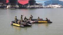 Prajurit Yonif 5 Marinir Latihan Rubber Boat