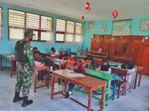 Satgas Yonif Mr 413 Kostrad Juga Sebagai Pendidik di Sekolah Papua