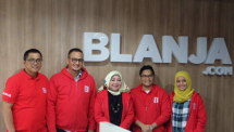 Aulia E. Marinto, CEO BLANJA.com, Samuel Abrijani Pangerapan, DirJen Aplikasi Informatika bersama Aulia E. Marinto CEO BLANJA.com serta Rino Rahman, CFO BLANJA.com dan tim UMKM Go Digital Kementerian Komunikasi dan Informatika Republik Indonesia 