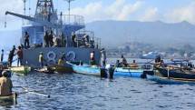 Nelayan Maumere Terima Donasi KRI Tongkol-813
